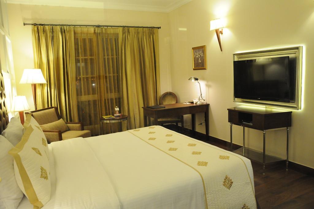 The Pllazio Hotel Гургаон Экстерьер фото